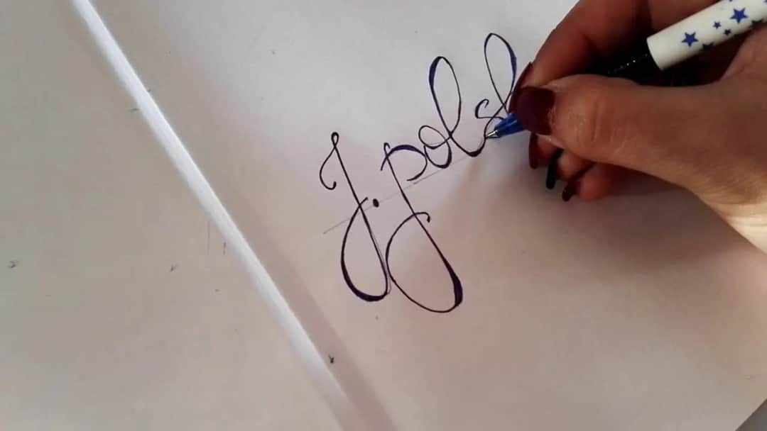 Jak ładnie podpisać zeszyt? Kreatywne pomysły, które zachwycą
