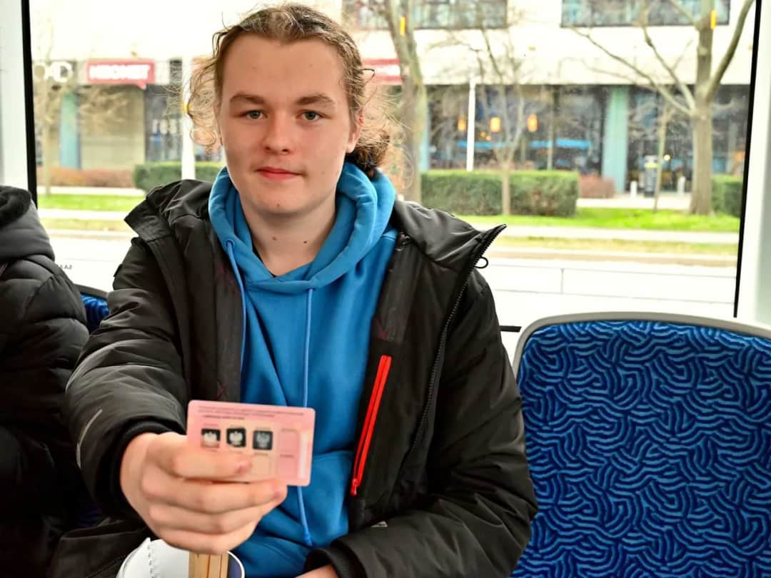 Czy we Wrocławiu uczniowie jeżdżą za darmo? Sprawdź, kto może skorzystać