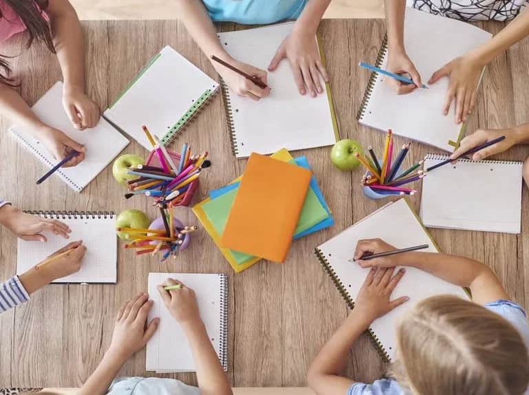 Ile zeszytów do 4 klasy? Sprawdź, co naprawdę jest potrzebne